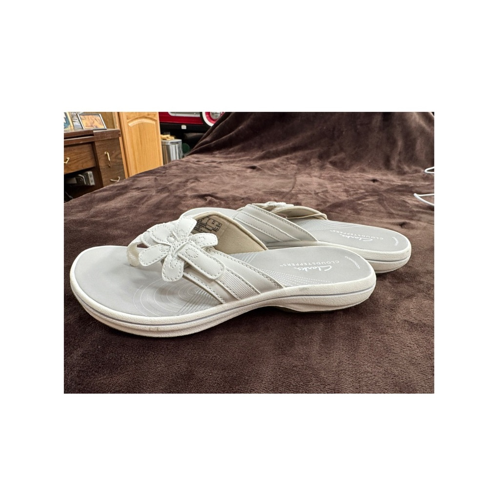 Clarks Women's White Floral Sandals size 6 - Picture 6 of 9